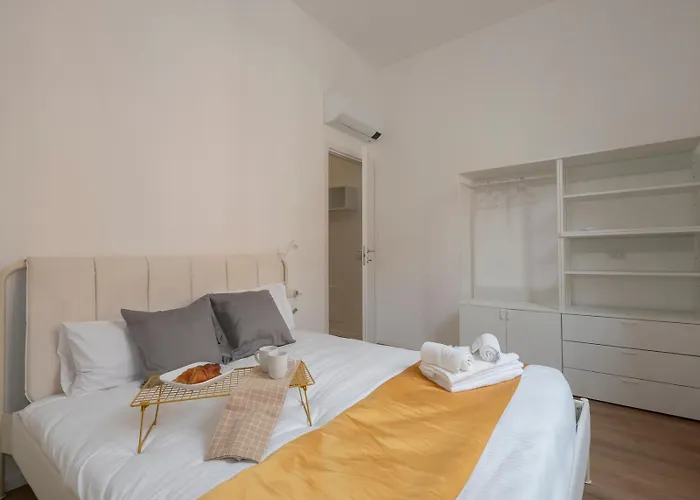 Xenia Apartments - Renovated Flat In Navigli Area